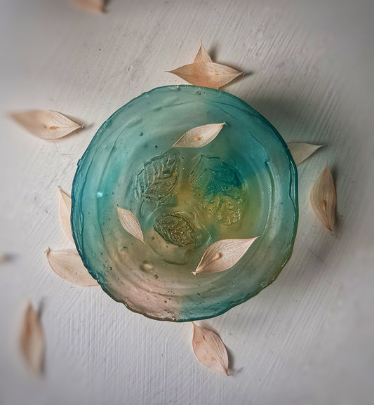 Cast Glass - Floating leaf bowl