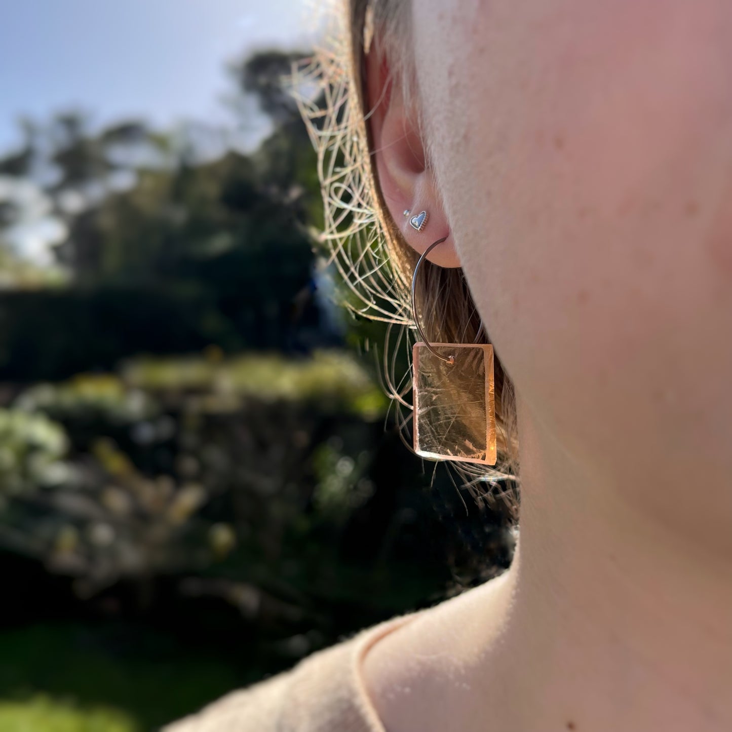 XShort wide bar Earrings, 'Champagne' glass