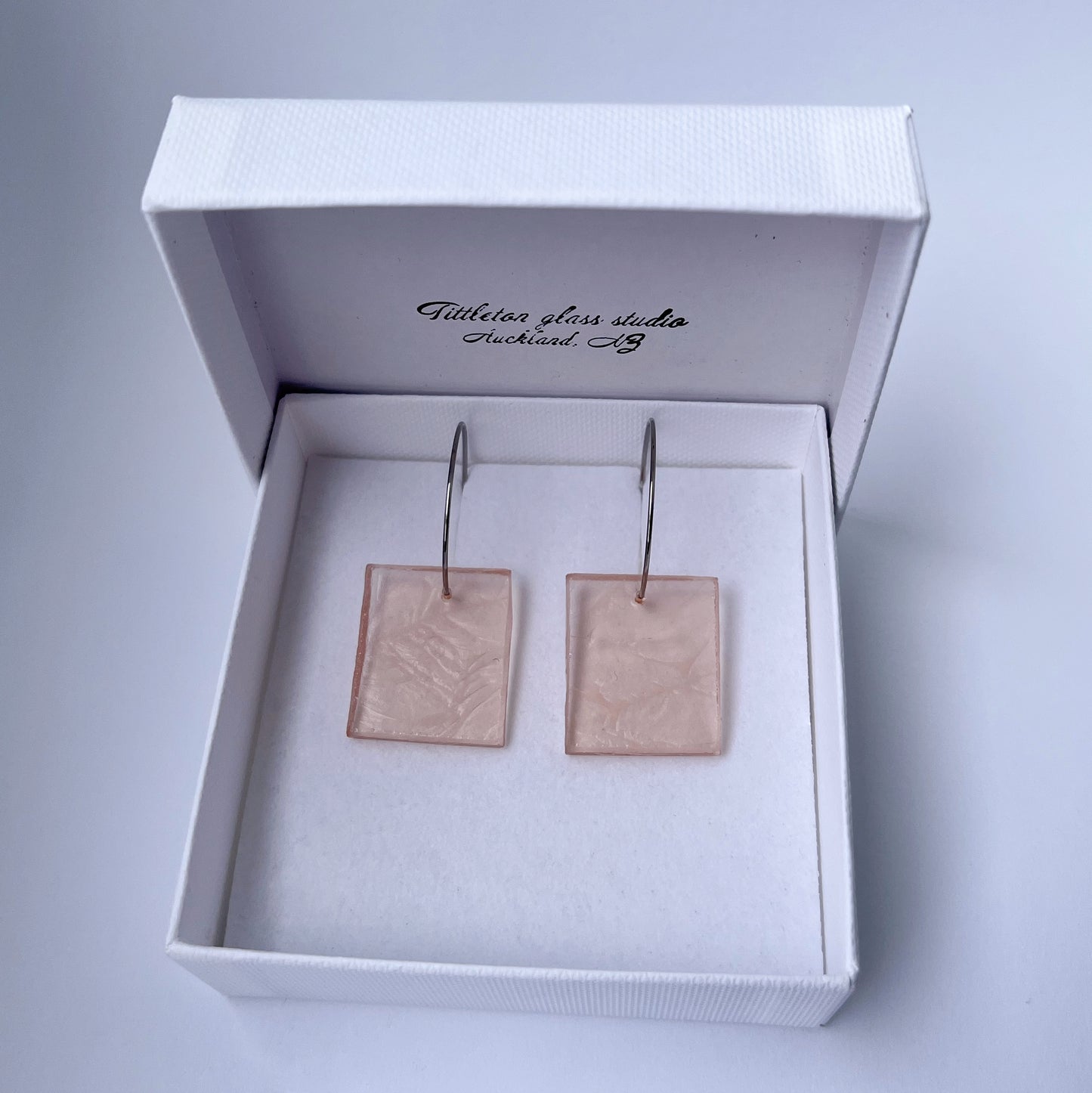 XShort wide bar Earrings, 'Champagne' glass